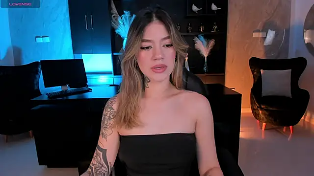ViolettHansson online show from September 2025 05:52:02 PM