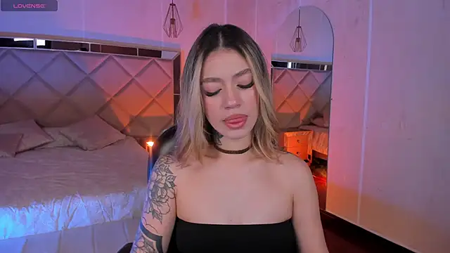 ViolettHansson online show from January 2026 06:45:01 PM