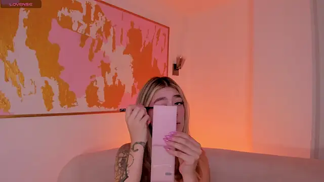 ViolettHansson online show from May 2026 09:51:01 AM