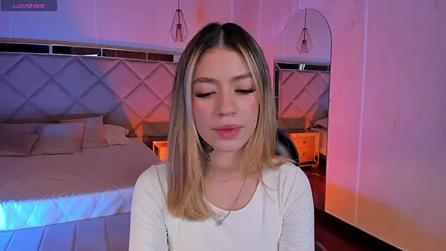 ViolettHansson online show from January 2026 06:44:02 PM