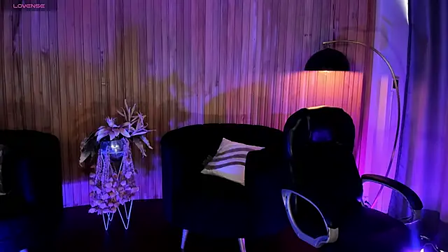 ViolettHansson online show from November 2025 06:36:02 PM