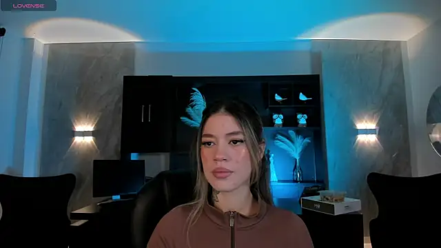 ViolettHansson online show from October 2025 06:20:01 PM