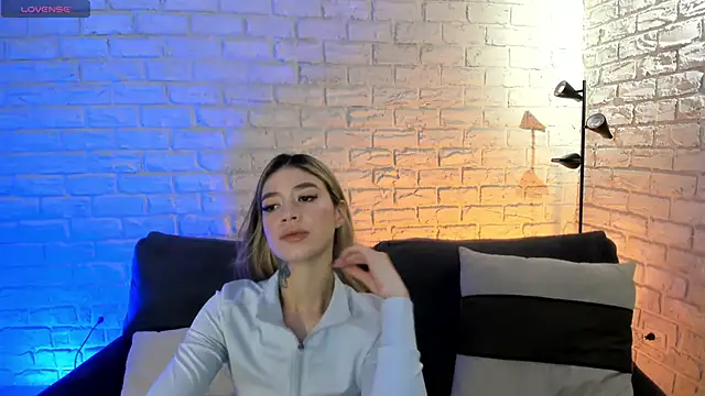ViolettHansson online show from June 2026 10:04:01 AM