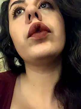 Snapshot of holyeroticss chatting on November 2025 12:04:01 AM holyeroticss online show from November 2025 12:04:01 AM