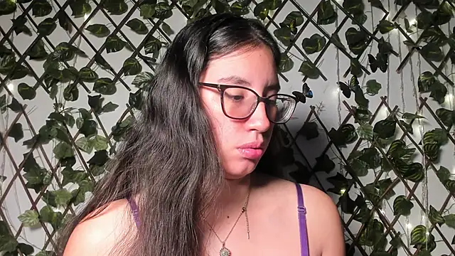 Snapshot of CoralineSanchez chatting on October 2025 03:19:02 AM CoralineSanchez online show from October 2025 03:19:02 AM