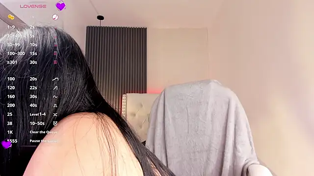 aliscollins  online show from October 2025 01:50:02 AM