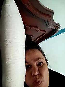 Snapshot of lunanataly chatting on November 2025 02:10:02 PM lunanataly online show from November 2025 02:10:02 PM