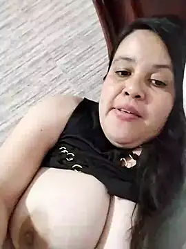 Snapshot of lunanataly chatting on February 2025 11:48:01 PM lunanataly online show from February 2025 11:48:01 PM