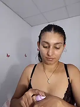 Alyson0001 online show from November 2025 06:58:01 PM