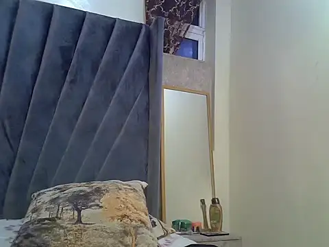 Pretty-sassy online show from February 2025 09:58:02 PM