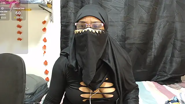 Aaliyah brown online show from November 2025 03:21:02 AM