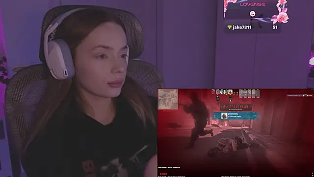 Snapshot of _MayShy_ chatting on November 2025 08:13:02 AM MayShy online show from November 2025 08:13:02 AM