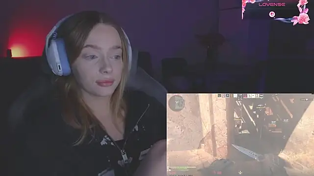 Snapshot of _MayShy_ chatting on December 2025 08:13:02 AM MayShy online show from December 2025 08:13:02 AM