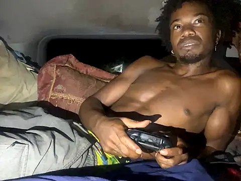 Snapshot of SlimeCrownzOut5 chatting on October 2025 09:32:02 AM SlimeCrownzOut5 online show from October 2025 09:32:02 AM