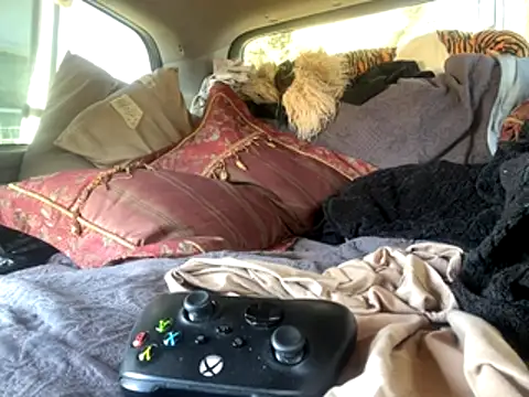 Snapshot of SlimeCrownzOut5 chatting on October 2025 03:09:02 PM SlimeCrownzOut5 online show from October 2025 03:09:02 PM