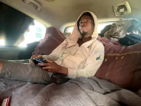 Snapshot of SlimeCrownzOut5 chatting on October 2025 03:19:02 PM SlimeCrownzOut5 online show from October 2025 03:19:02 PM