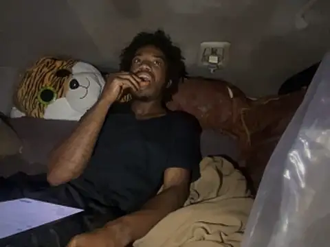 Snapshot of SlimeCrownzOut5 chatting on November 2025 01:17:01 AM SlimeCrownzOut5 online show from November 2025 01:17:01 AM