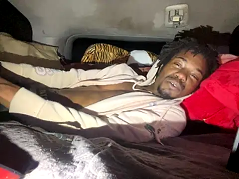 Snapshot of SlimeCrownzOut5 chatting on October 2025 04:33:02 AM SlimeCrownzOut5 online show from October 2025 04:33:02 AM