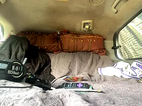 Snapshot of SlimeCrownzOut5 chatting on September 2025 04:45:02 PM SlimeCrownzOut5 online show from September 2025 04:45:02 PM