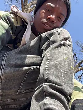 Snapshot of SlimeCrownzOut5 chatting on March 2025 07:01:02 PM SlimeCrownzOut5 online show from March 2025 07:01:02 PM