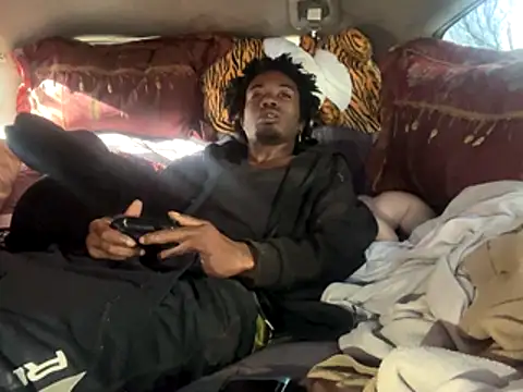 Snapshot of SlimeCrownzOut5 chatting on December 2025 08:14:01 PM SlimeCrownzOut5 online show from December 2025 08:14:01 PM