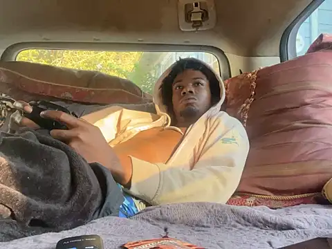 Snapshot of SlimeCrownzOut5 chatting on October 2025 01:55:01 PM SlimeCrownzOut5 online show from October 2025 01:55:01 PM