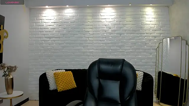 AnaisNin online show from November 2025 03:11:01 AM