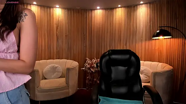 Snapshot of AnaisNin chatting on October 2025 03:29:02 AM AnaisNin online show from October 2025 03:29:02 AM