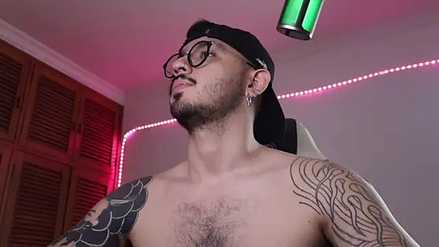 Snapshot of Gray_Owen chatting on December 2024 10:57:02 PM Gray Owen online show from December 2024 10:57:02 PM