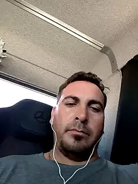 Fanarojo1984 online show from January 2026 06:37:01 PM