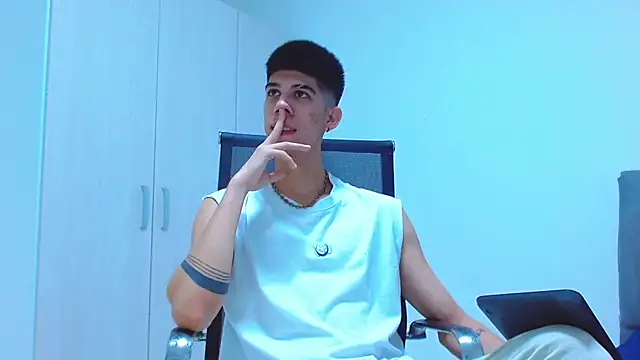 Snapshot of jhony-sex chatting on October 2025 03:40:02 AM jhony-sex online show from October 2025 03:40:02 AM