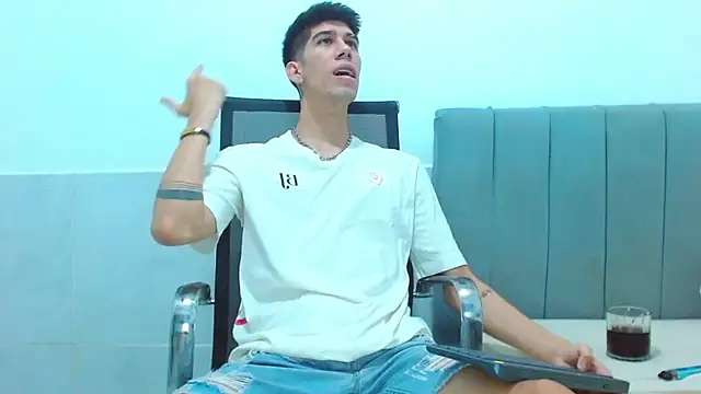 jhony-sex online show from February 2026 04:43:02 AM