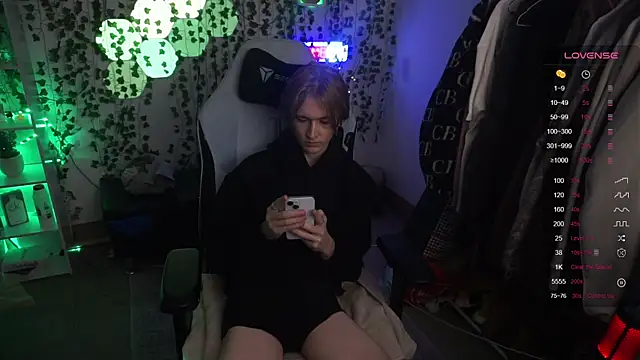 Snapshot of twinkben chatting on February 2025 09:43:01 PM twinkben online show from February 2025 09:43:01 PM