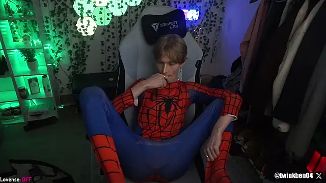 Snapshot of twinkben chatting on February 2025 09:53:01 PM twinkben online show from February 2025 09:53:01 PM