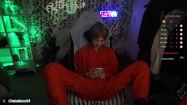 Snapshot of twinkben chatting on March 2025 05:52:01 PM twinkben online show from March 2025 05:52:01 PM