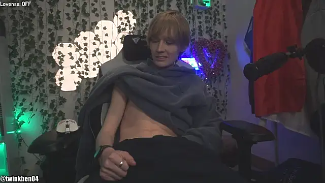 Snapshot of twinkben chatting on November 2025 10:43:02 PM twinkben online show from November 2025 10:43:02 PM