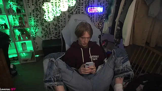 Snapshot of twinkben chatting on December 2024 09:48:01 PM twinkben online show from December 2024 09:48:01 PM