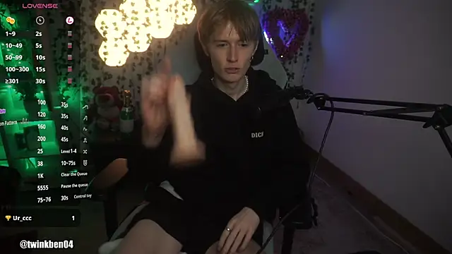 Snapshot of twinkben chatting on September 2025 08:52:02 PM twinkben online show from September 2025 08:52:02 PM