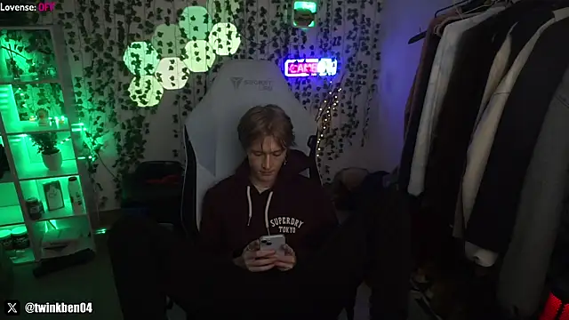 Snapshot of twinkben chatting on March 2025 08:53:01 PM twinkben online show from March 2025 08:53:01 PM