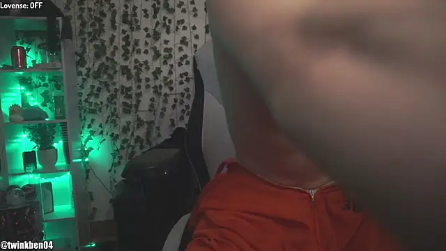 Snapshot of twinkben chatting on November 2025 03:33:02 AM twinkben online show from November 2025 03:33:02 AM