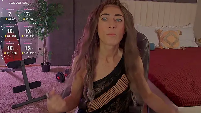 Snapshot of _F_R_A_U_ chatting on December 2025 01:06:01 AM F R A U online show from December 2025 01:06:01 AM