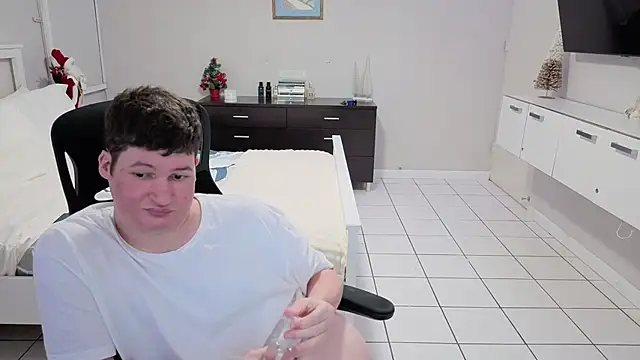 Lorenzo hernandez online show from January 2026 12:17:01 AM