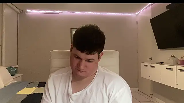 Lorenzo hernandez online show from November 2025 10:03:01 PM