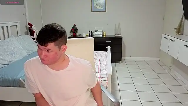 Lorenzo hernandez online show from December 2025 05:45:01 PM