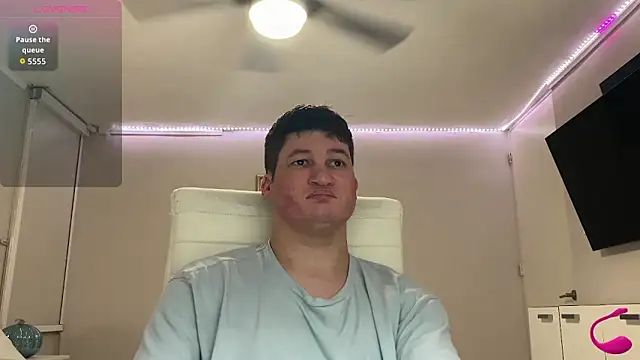 Lorenzo hernandez online show from September 2025 10:49:02 PM