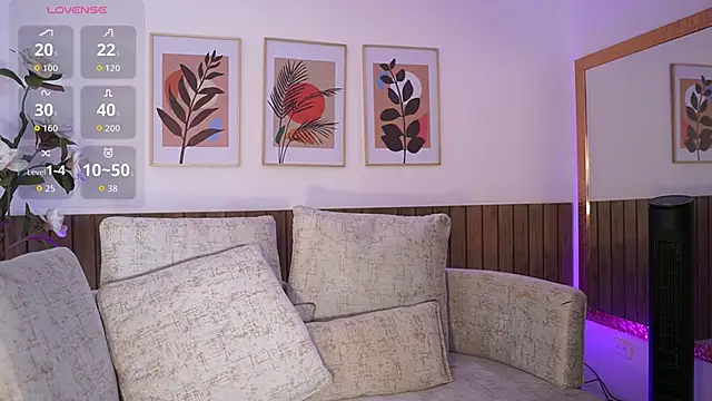 Zarawilliams online show from December 2025 07:01:01 PM