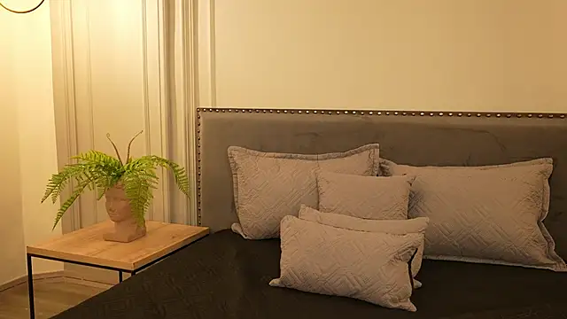 IrisBaker online show from October 2025 09:27:01 PM