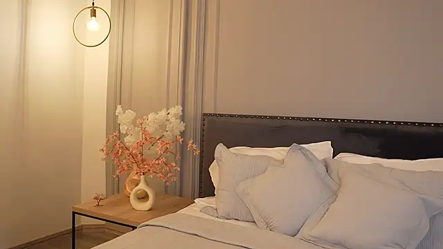 IrisBaker online show from April 2026 10:17:02 PM