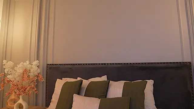 IrisBaker online show from March 2026 10:33:02 PM