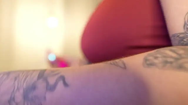 Snapshot of IrisBaker chatting on November 2025 09:04:01 PM IrisBaker online show from November 2025 09:04:01 PM